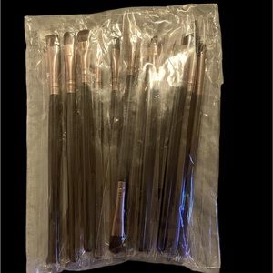 18 piece make up brushes